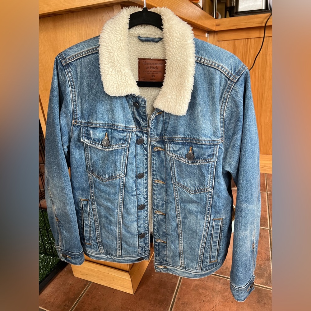 Abercrombie & Fitch Sherpa Lined Men’s Denim Jacket